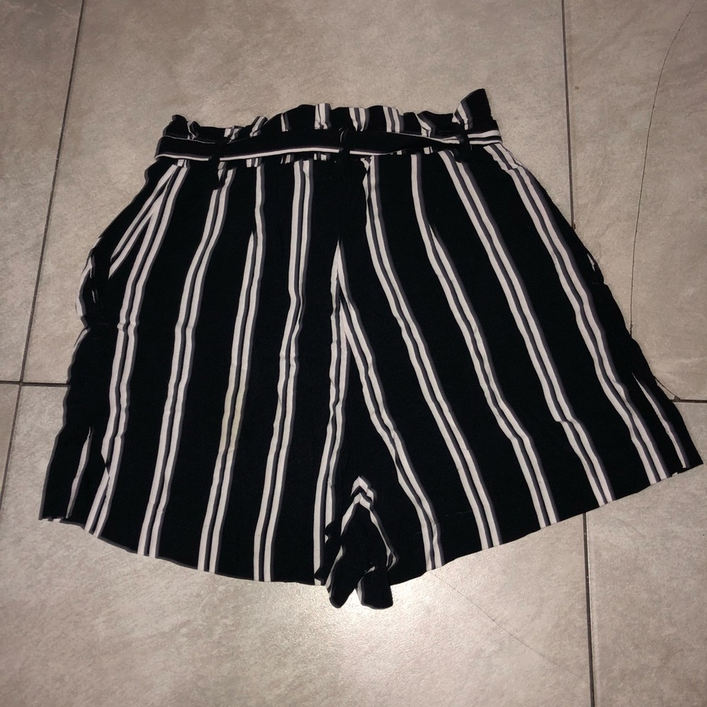Shorts - Picture 2 of 3